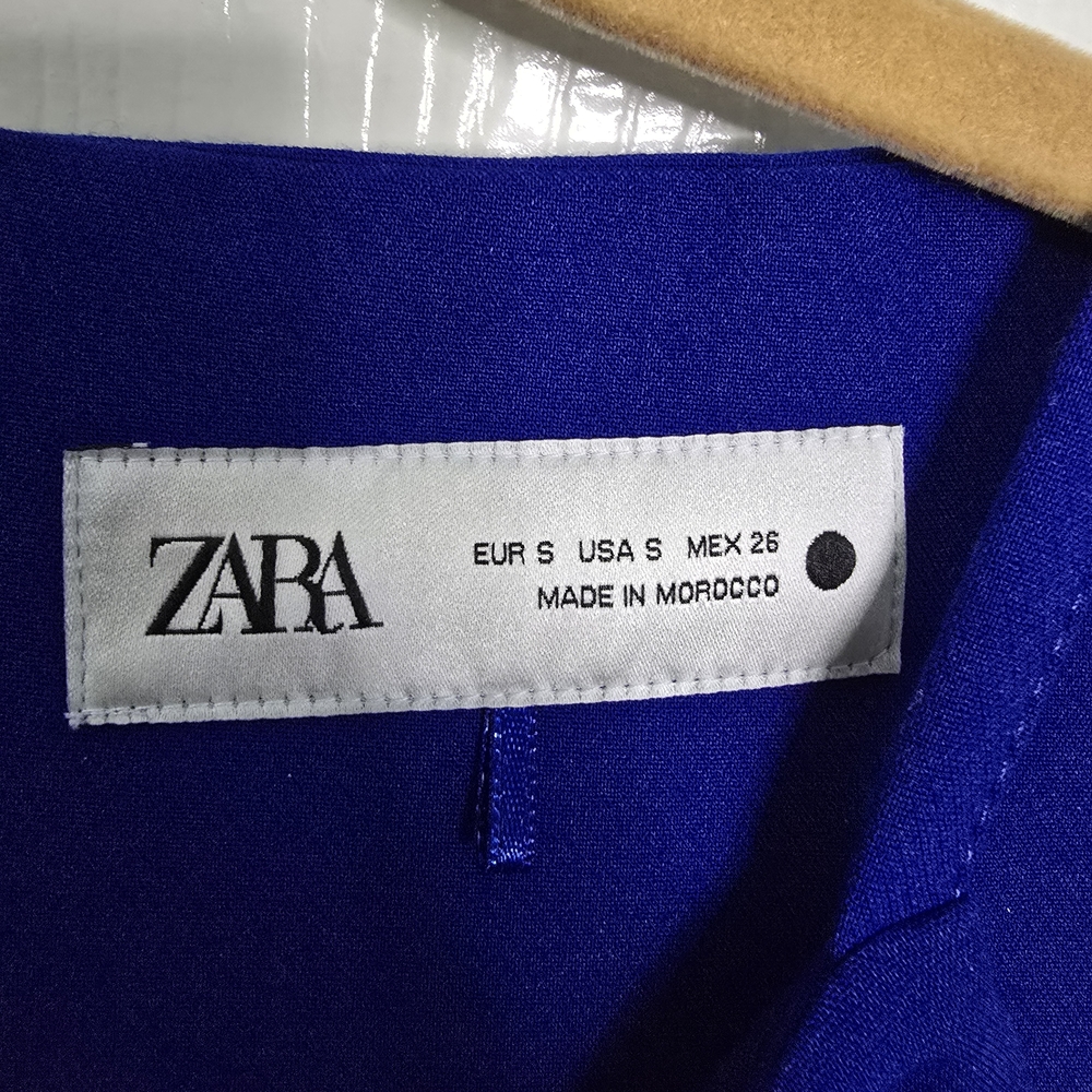 Elegant Blue Sleeveless Dress - Picture 2 of 5